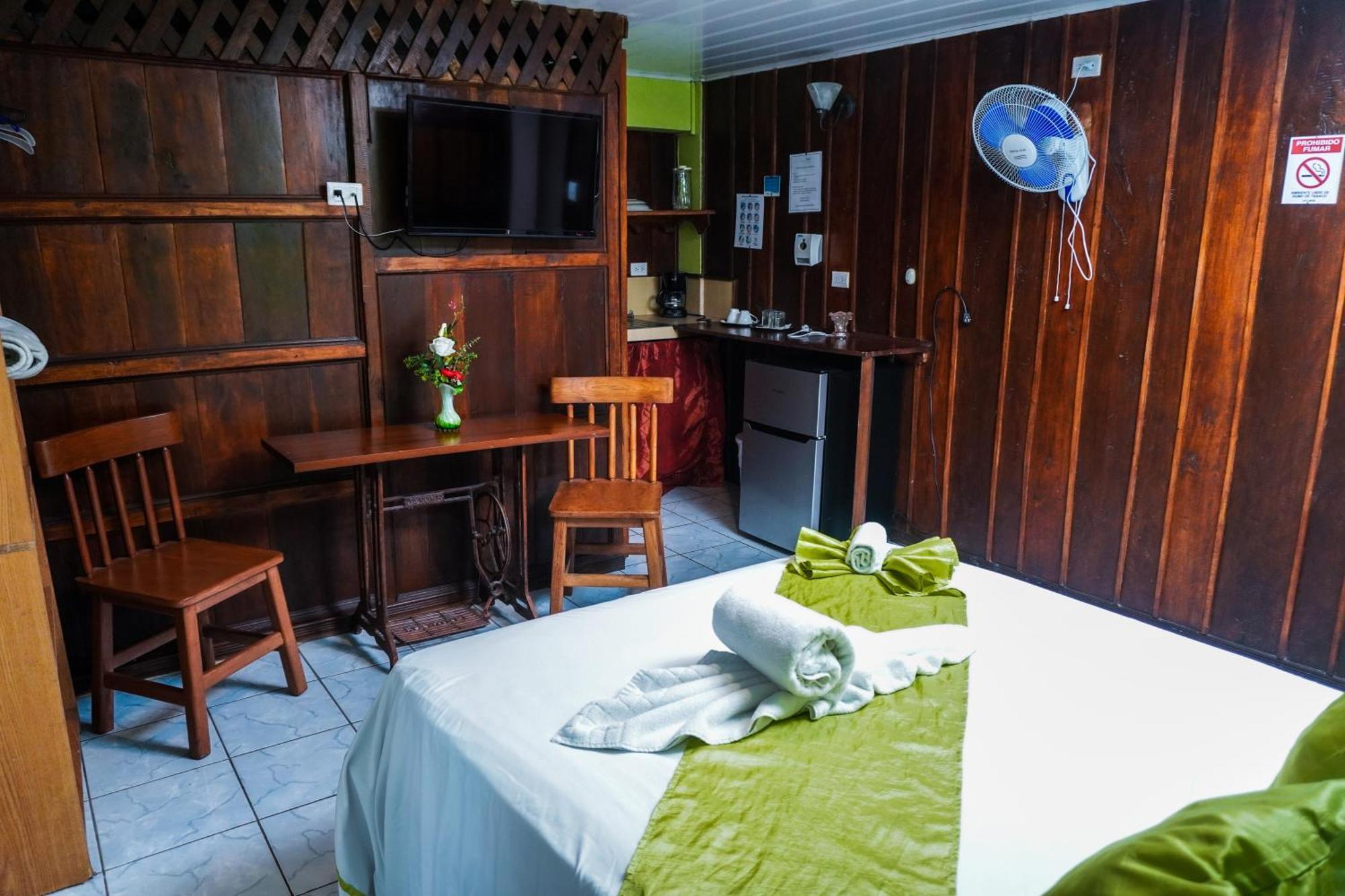 Hospedaje Angeluz Quesada  Luaran gambar
